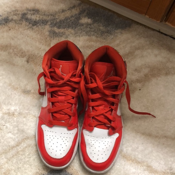 Nike Big Kids Jordan 1 Mid SE "Barcelona Red Patent" Chile Rd/Wht-Pollen - Picture 3 of 8